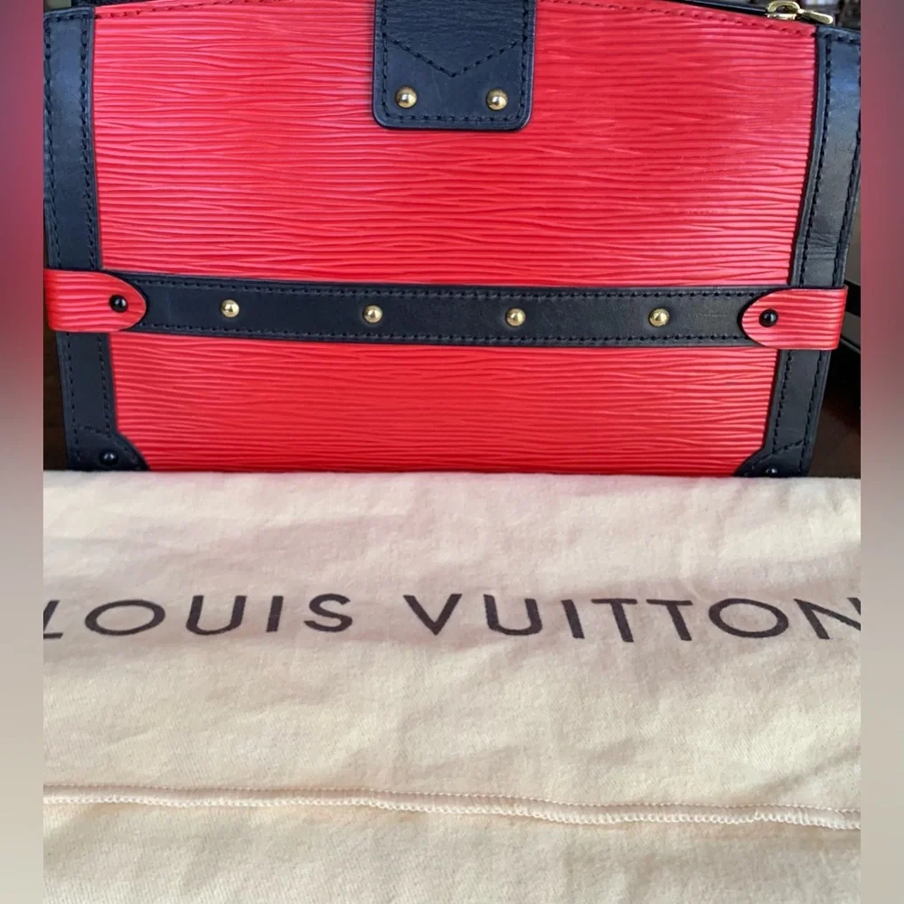 Louis Vuitton Epi Leather Trunk Clutch Shoulder Bag.  EUC - Picture 11 of 16